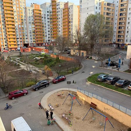 Cozy Two Bedroom Large Apartment Кишинев Екстериор снимка