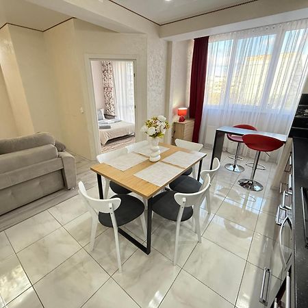 Cozy Two Bedroom Large Apartment Кишинев Екстериор снимка