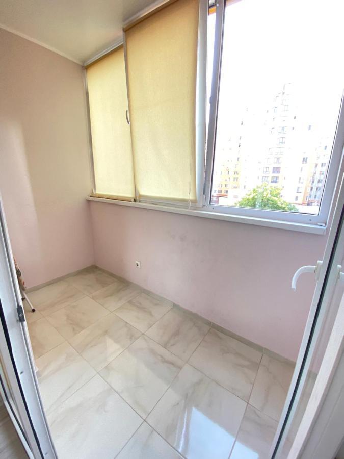 Cozy Two Bedroom Large Apartment Кишинев Екстериор снимка