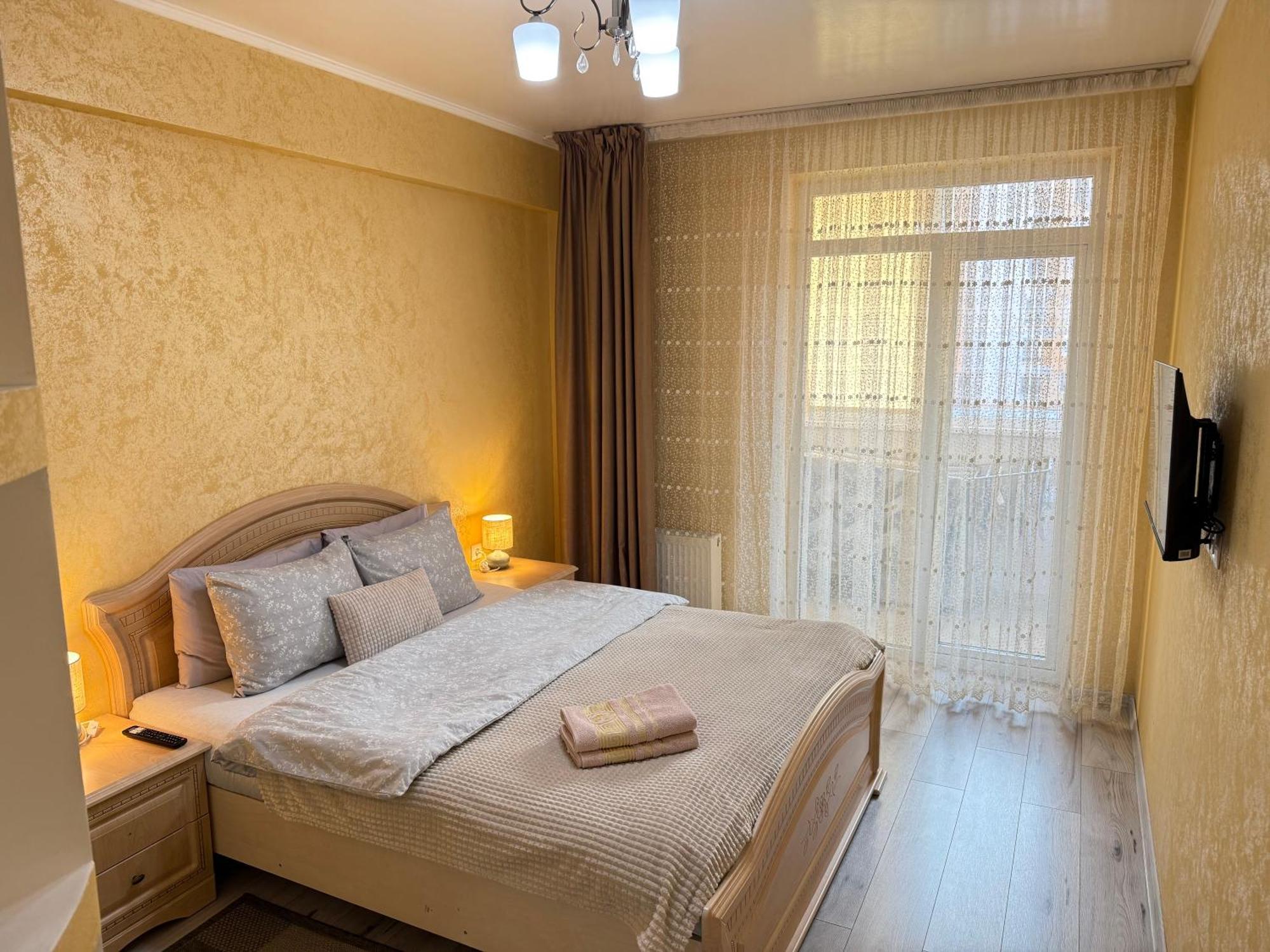 Cozy Two Bedroom Large Apartment Кишинев Екстериор снимка