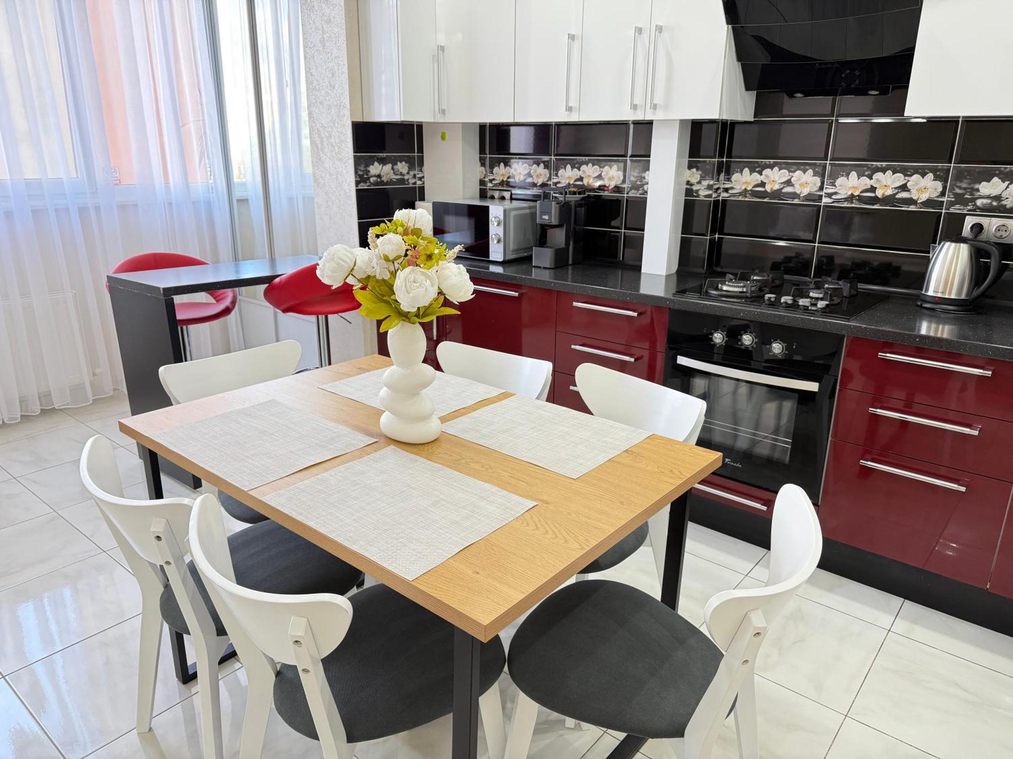 Cozy Two Bedroom Large Apartment Кишинев Екстериор снимка