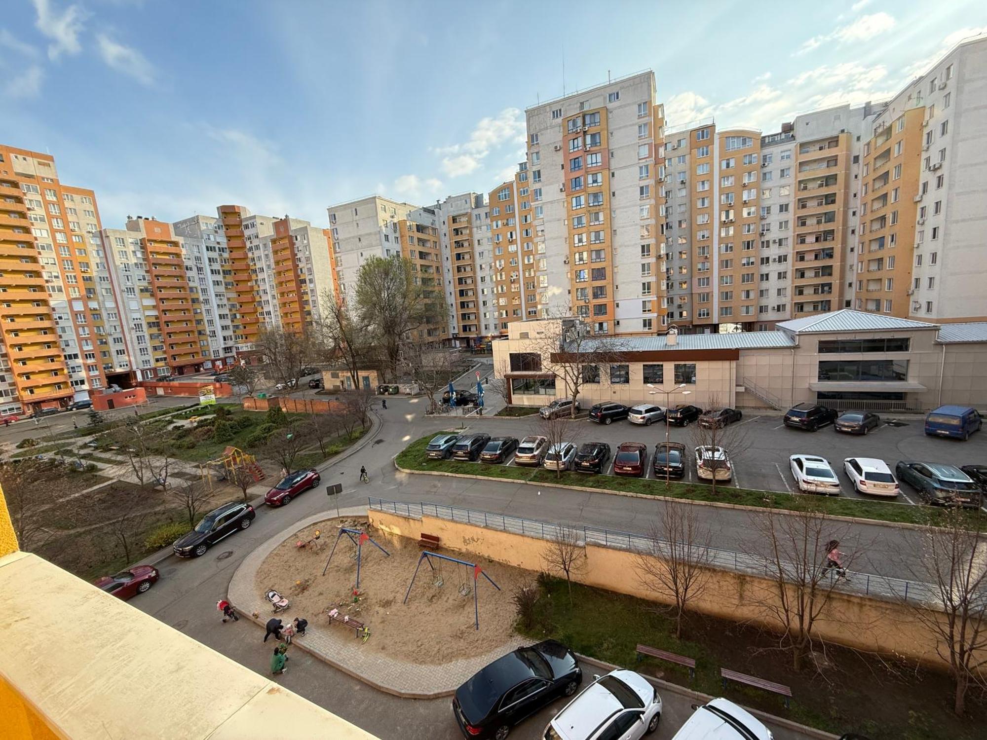 Cozy Two Bedroom Large Apartment Кишинев Екстериор снимка