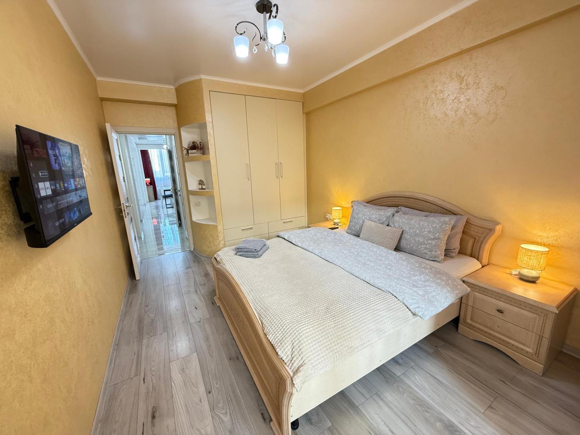 Cozy Two Bedroom Large Apartment Кишинев Екстериор снимка