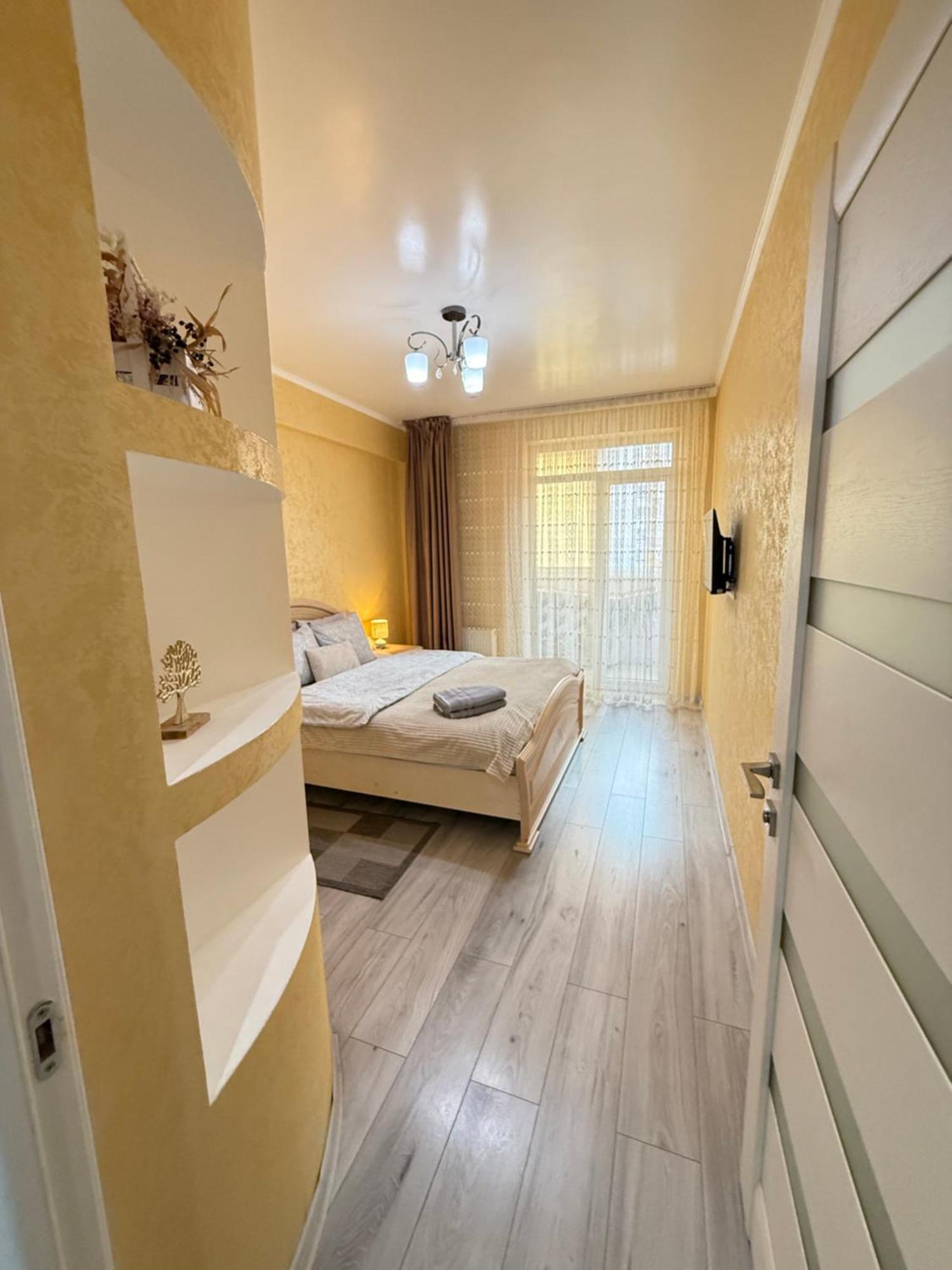 Cozy Two Bedroom Large Apartment Кишинев Екстериор снимка
