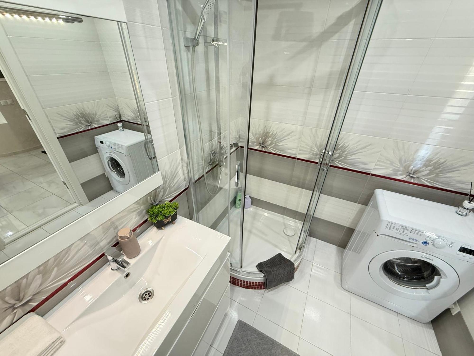 Cozy Two Bedroom Large Apartment Кишинев Екстериор снимка